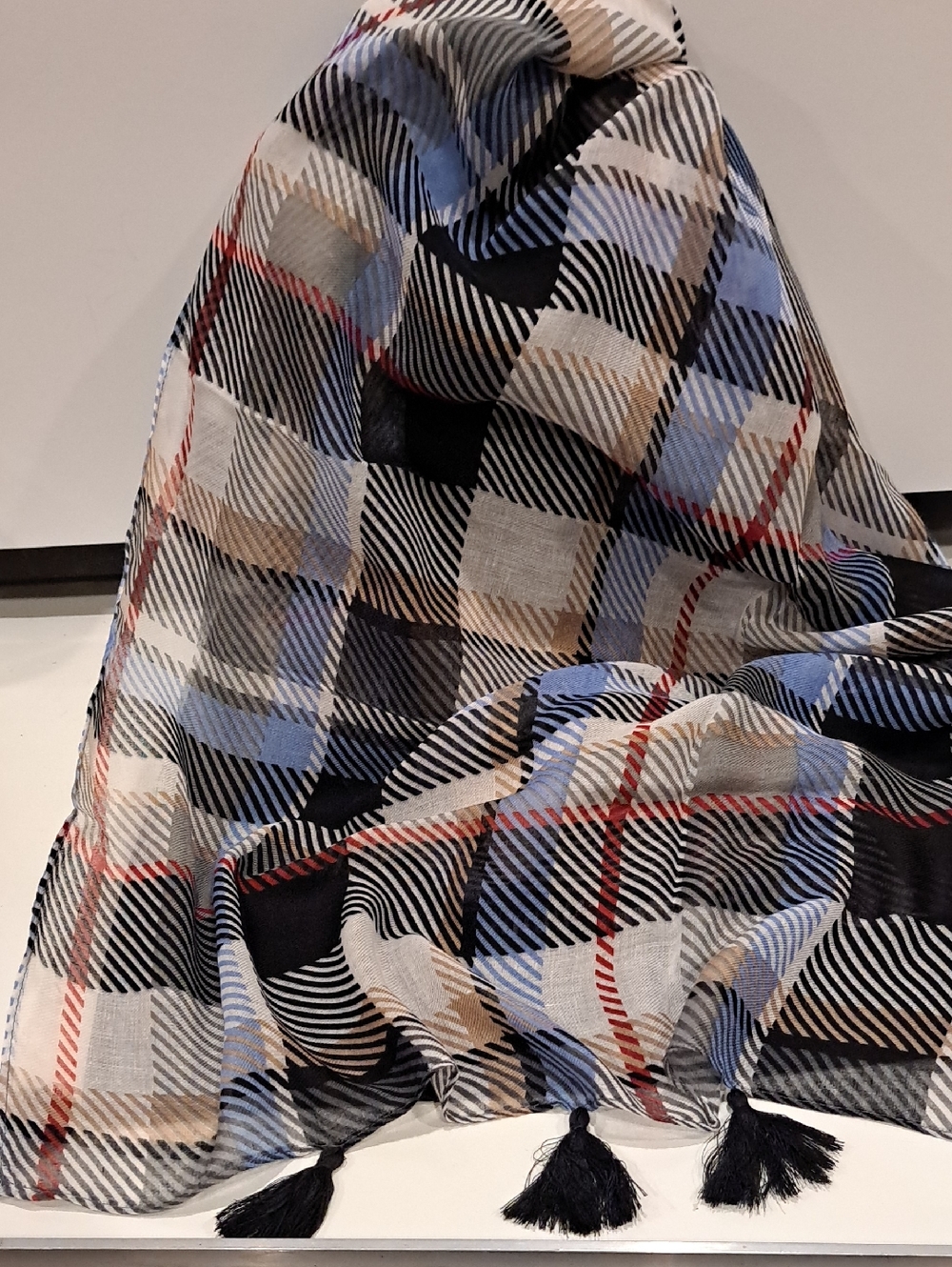 NIB Vera Bradley "Perfectly Plaid" Soft Fringe Scarf. Msrp $45 - Picture 4 of 5